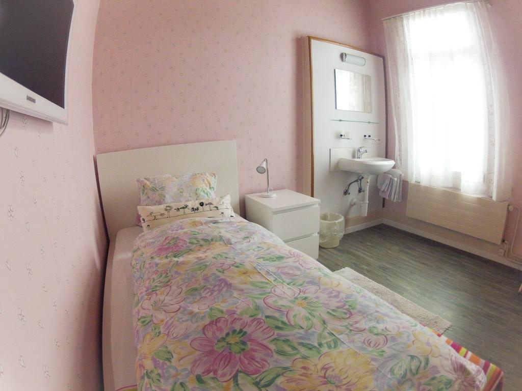 ベーシックルーム ホテル Unterseen 部屋 写真